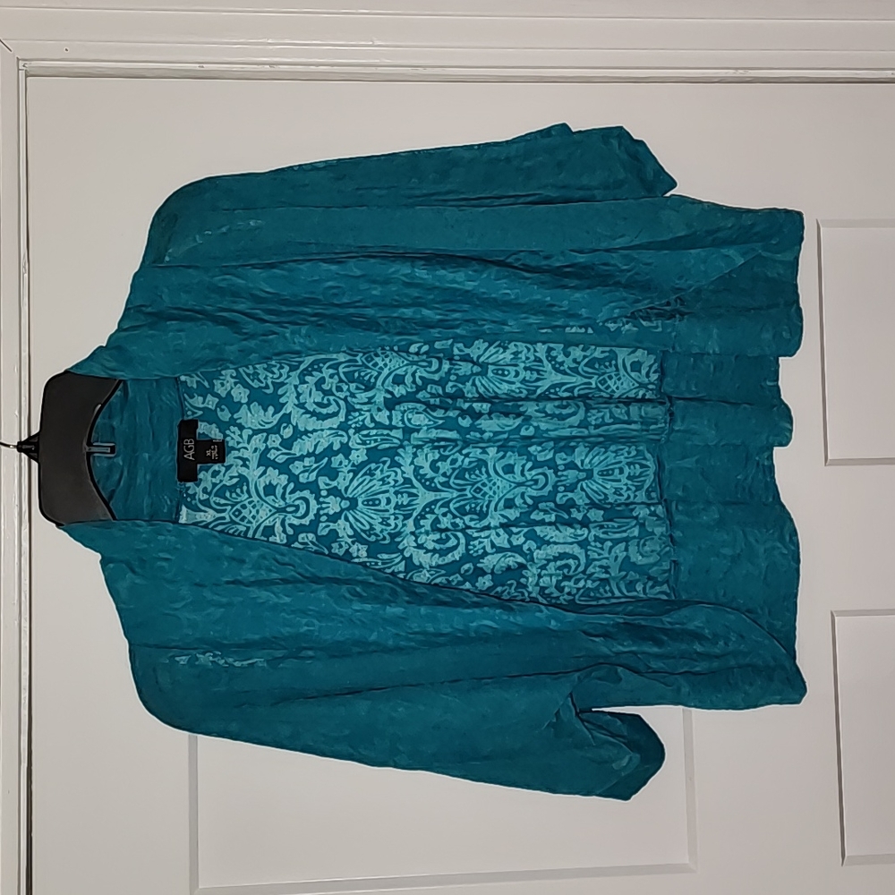 AGB. Short sleeve drap front overpiece. XL